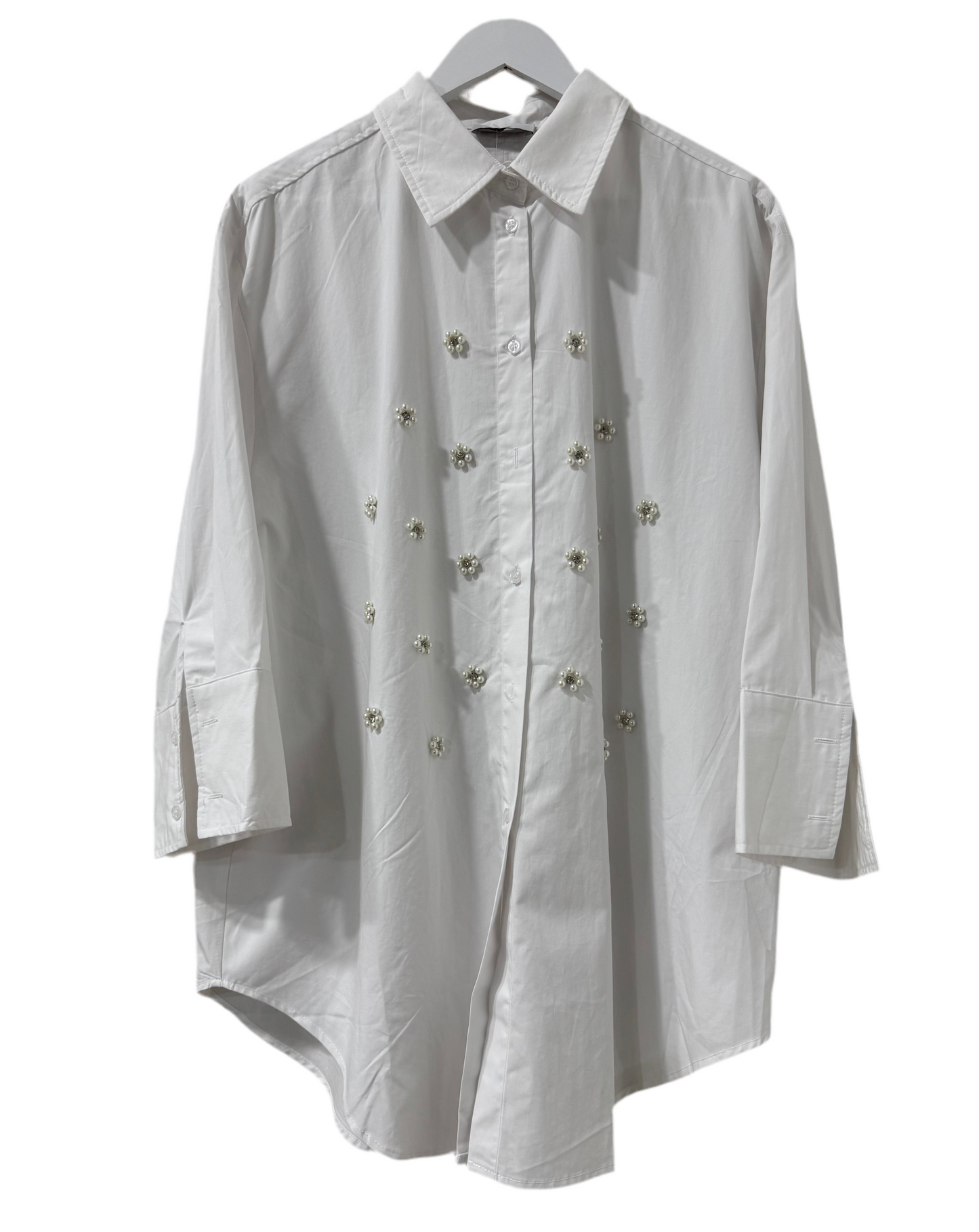 Camisa blanca con piedras